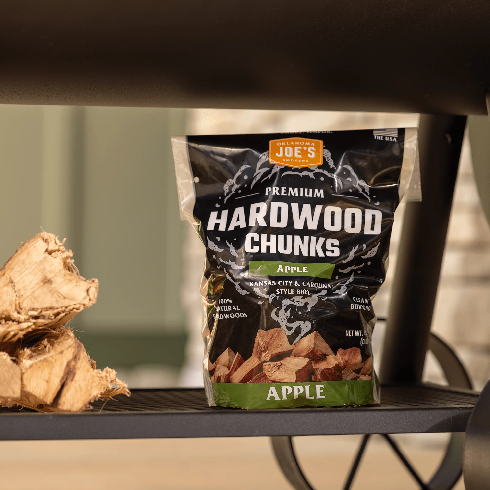 Oklahoma Joe's® Apple Wood Chunks, 432 cu in bag - Image 7