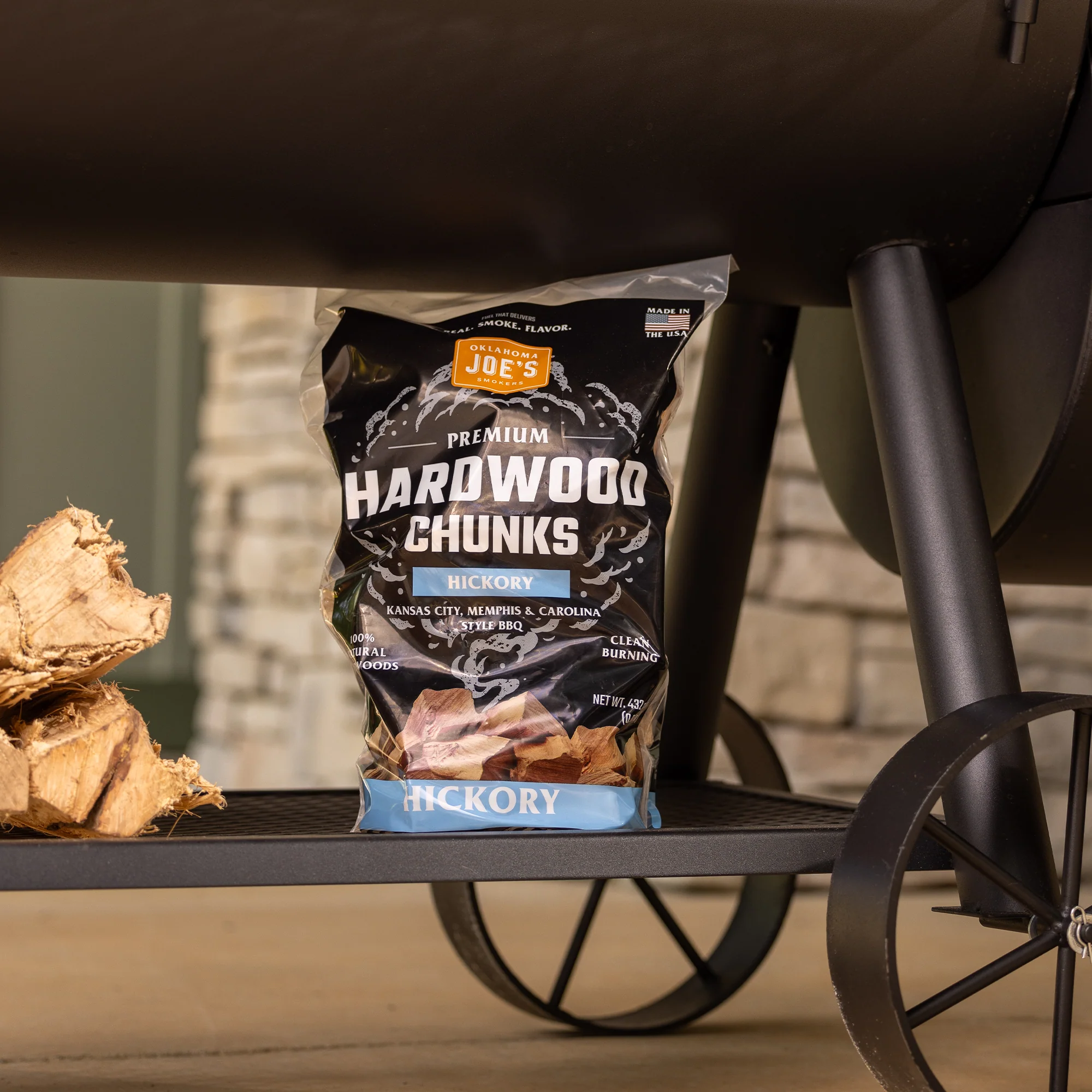 Oklahoma Joe's® Hickory Wood Chunks, 432 cu in bag - Image 8