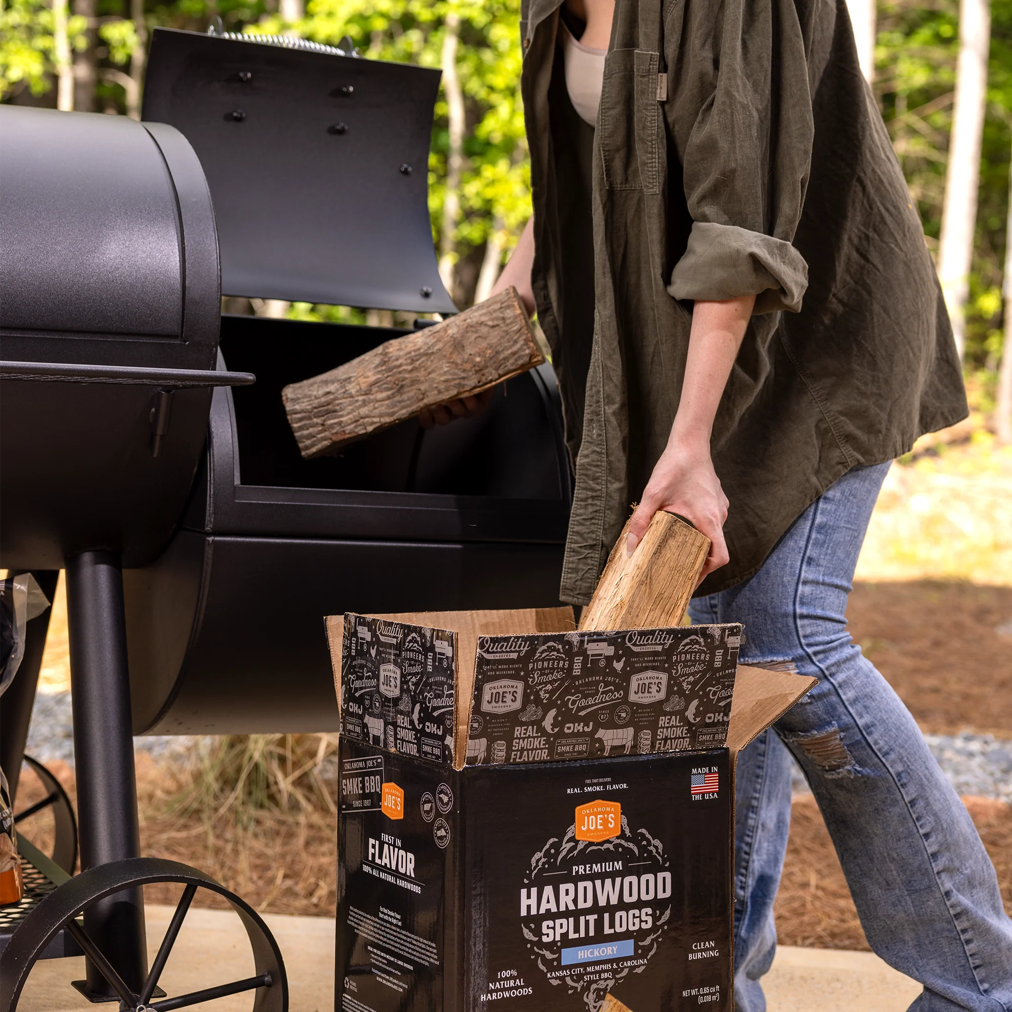 Oklahoma Joe's® Hickory Wood Splits, 0.65 cu ft box - Image 5