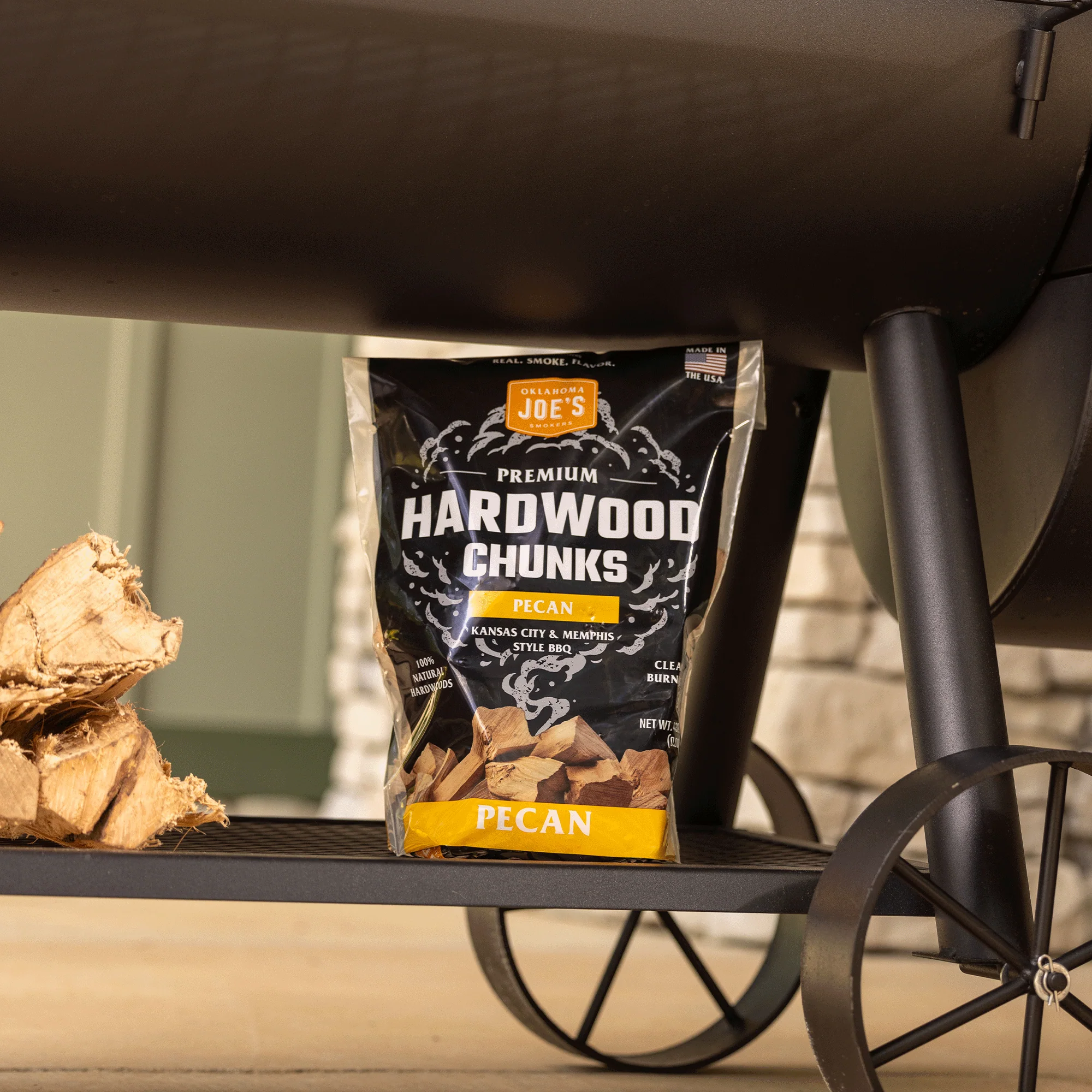 Oklahoma Joe's® Pecan Wood Chunks, 432 cu in bag - Image 7