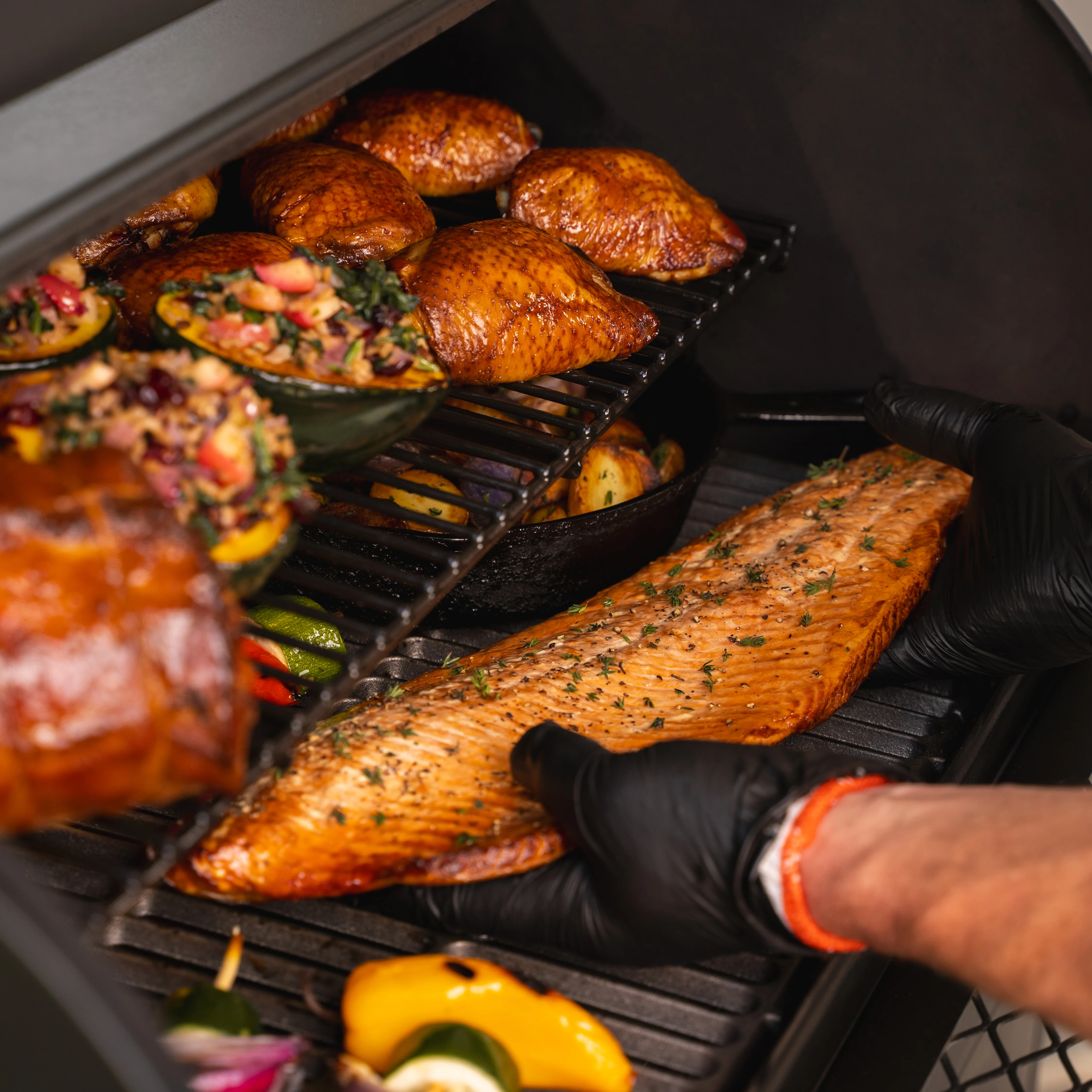 Tahoma® 900 Auto-Feed Charcoal Smoker & Grill + Wi-Fi® - Image 14