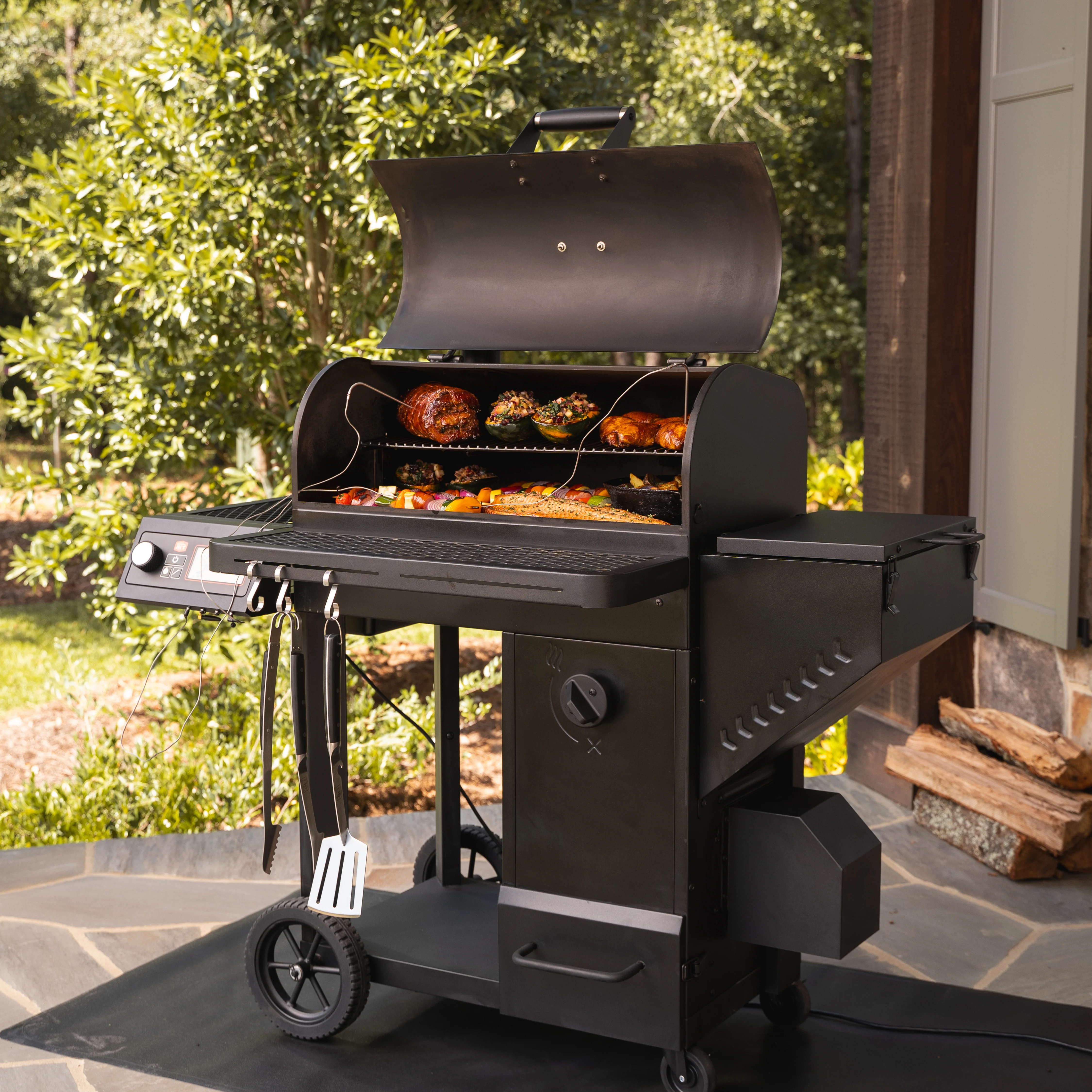 Tahoma® 900 Auto-Feed Charcoal Smoker & Grill + Wi-Fi® - Image 15