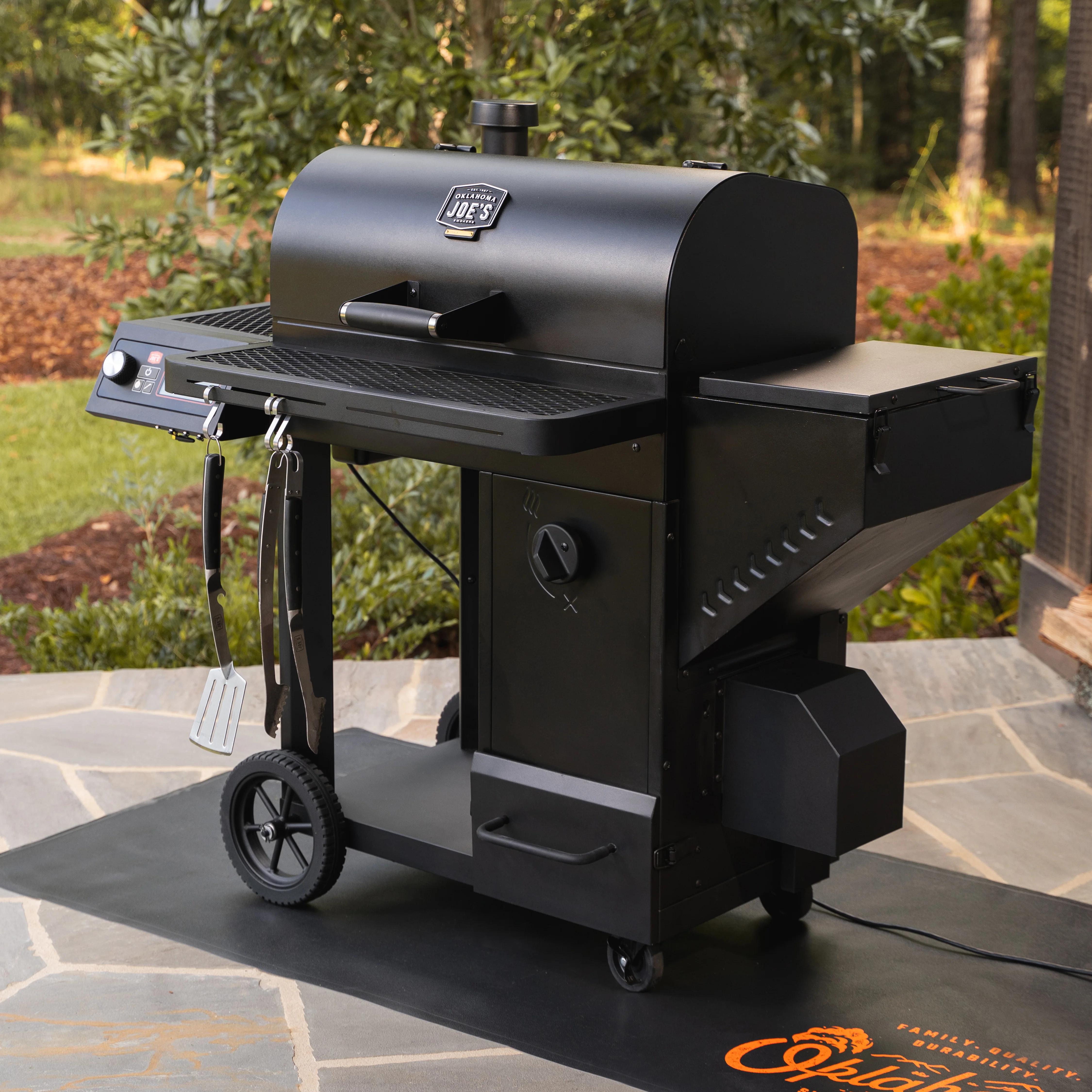 Tahoma® 900 Auto-Feed Charcoal Smoker & Grill + Wi-Fi® - Image 17